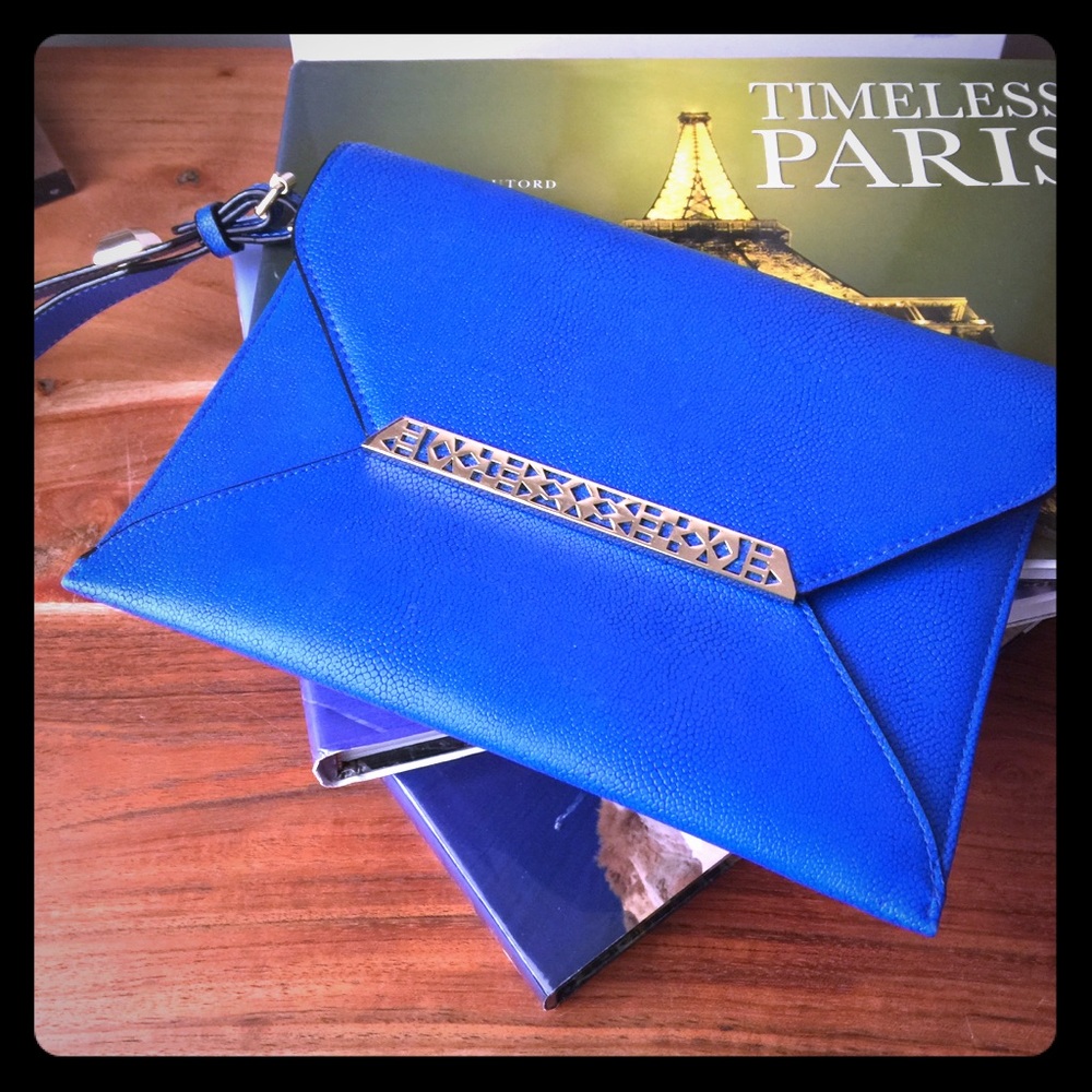 👛 STELLA & DOT BLUE WRISTLET